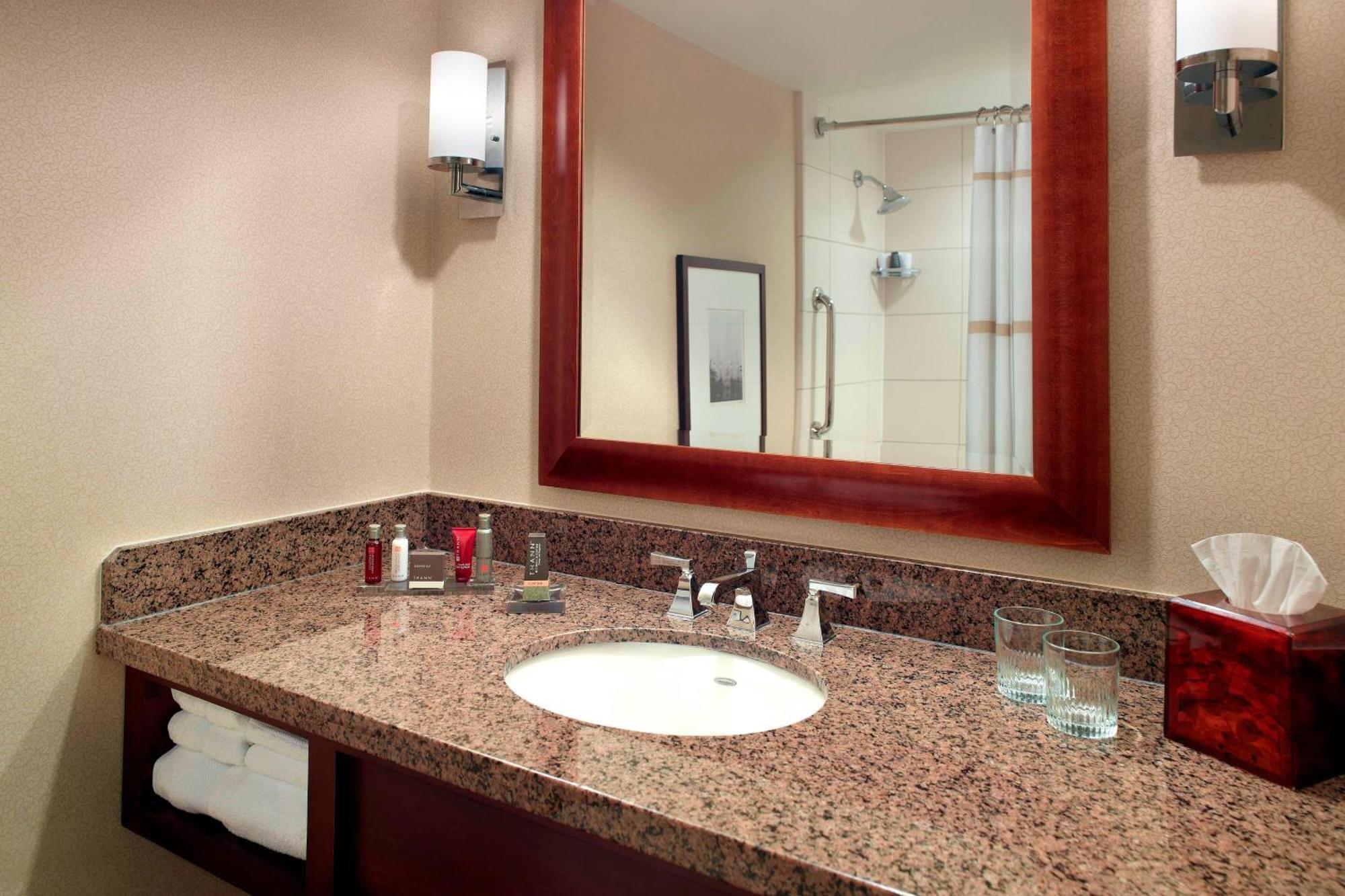 New Orleans Marriott Metairie At Lakeway Екстериор снимка