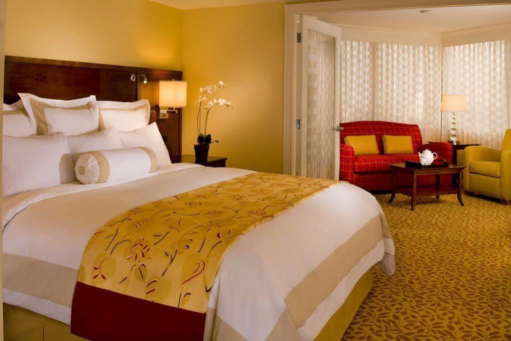 New Orleans Marriott Metairie At Lakeway Екстериор снимка